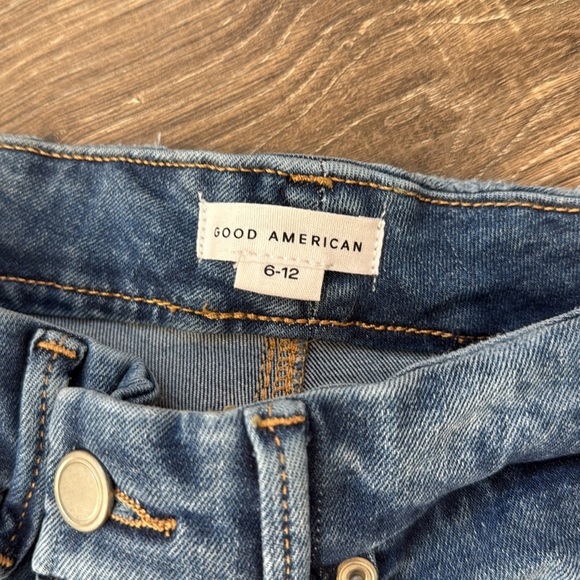 Good American Classic Blue Denim Jeans (6-12) - Picture 2 of 4